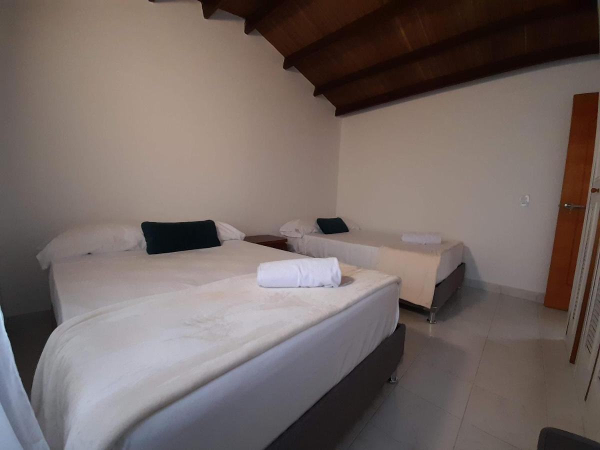 Road Living Guest house *