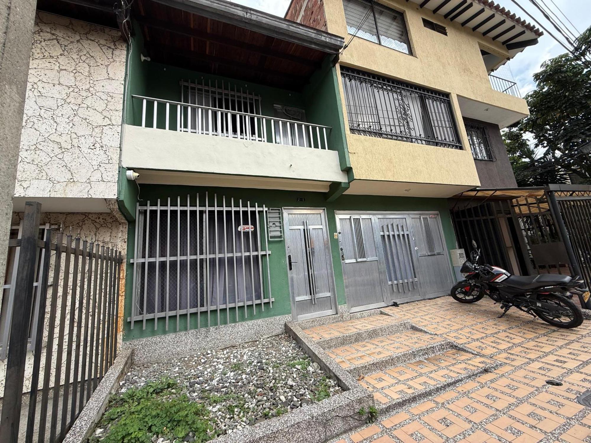 Road Living Guest house *